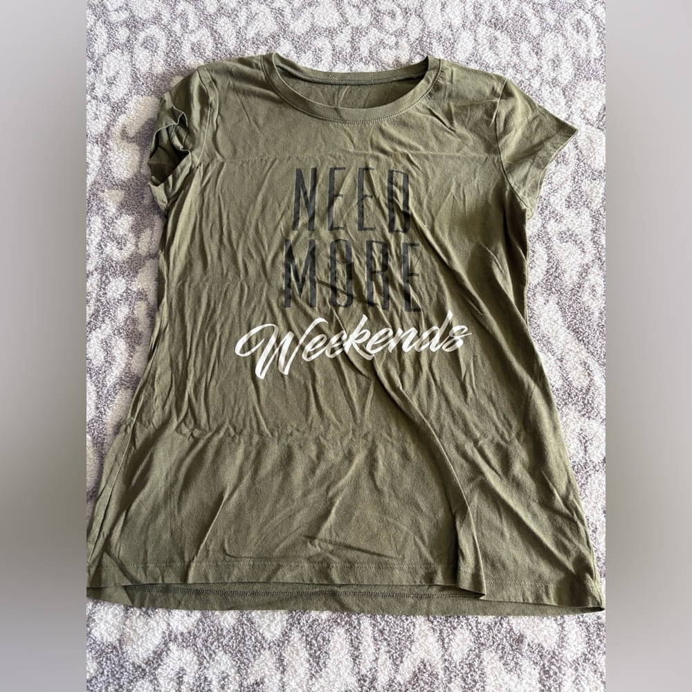 need more weekends graphic t-shirt